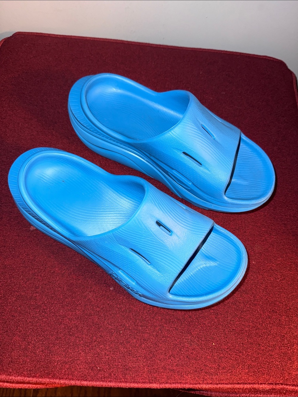 Hoka recovery slide , women’s size 5 Blue. Like New/only worn once.